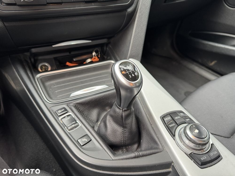 BMW Seria 3 318d - 8
