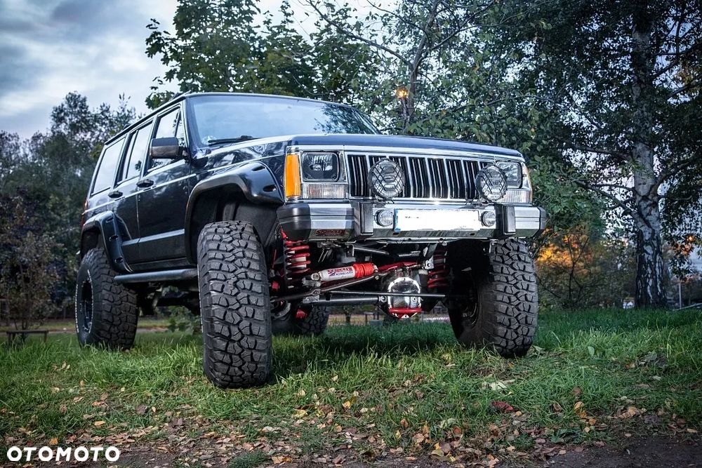Jeep Cherokee - 19