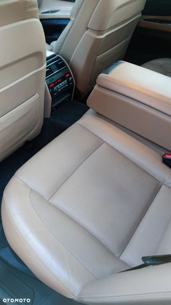 BMW Seria 7 740d xDrive - 32