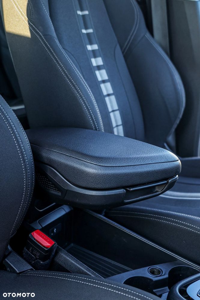 BMW Seria 2 218d - 5