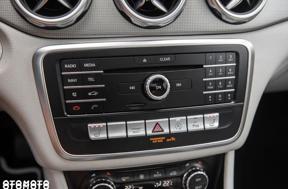 Mercedes-Benz GLA 200 7G-DCT AMG Line - 24