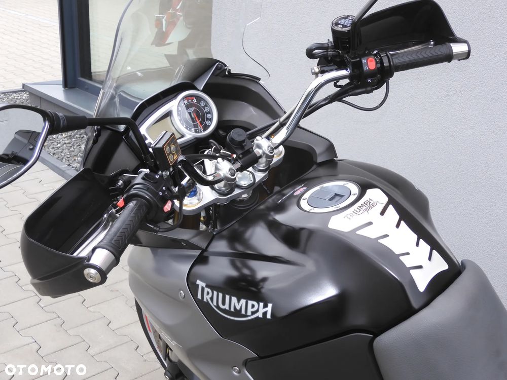 Triumph Tiger - 32
