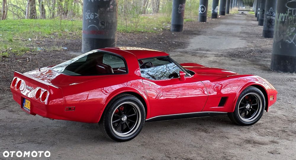 Chevrolet Corvette - 13
