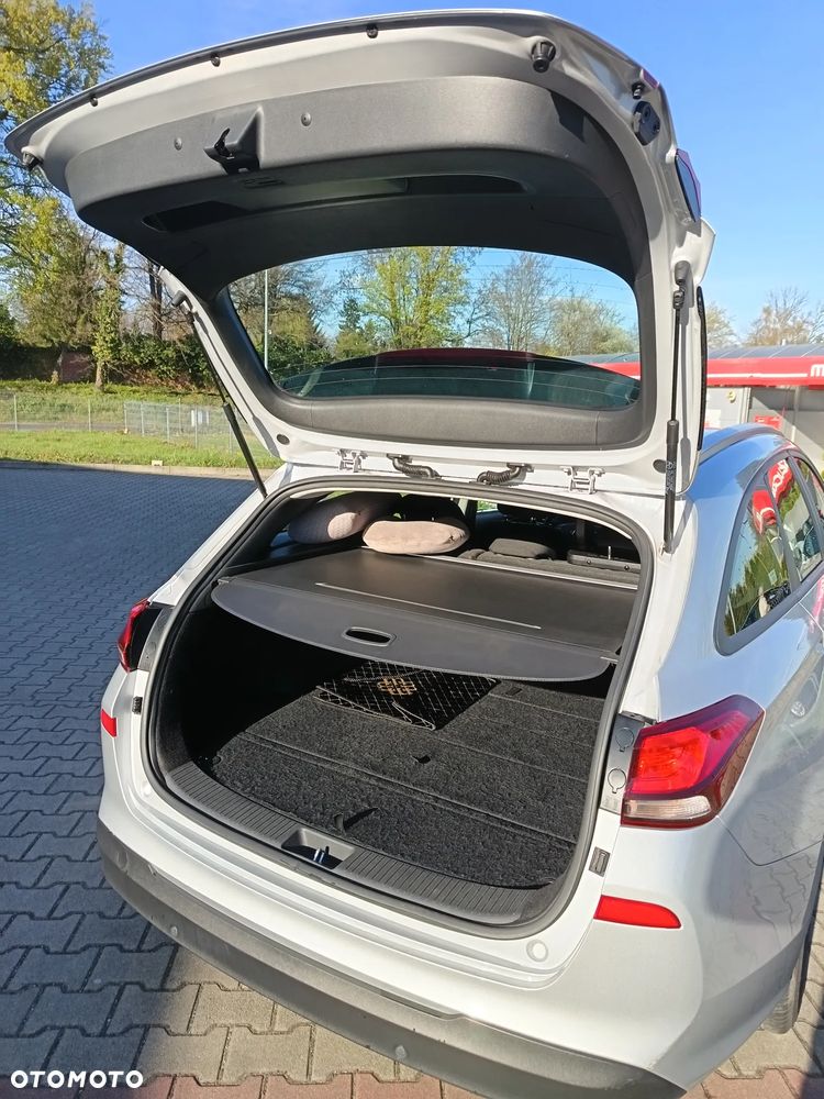 Hyundai i30 1.5 DPI Classic + - 10