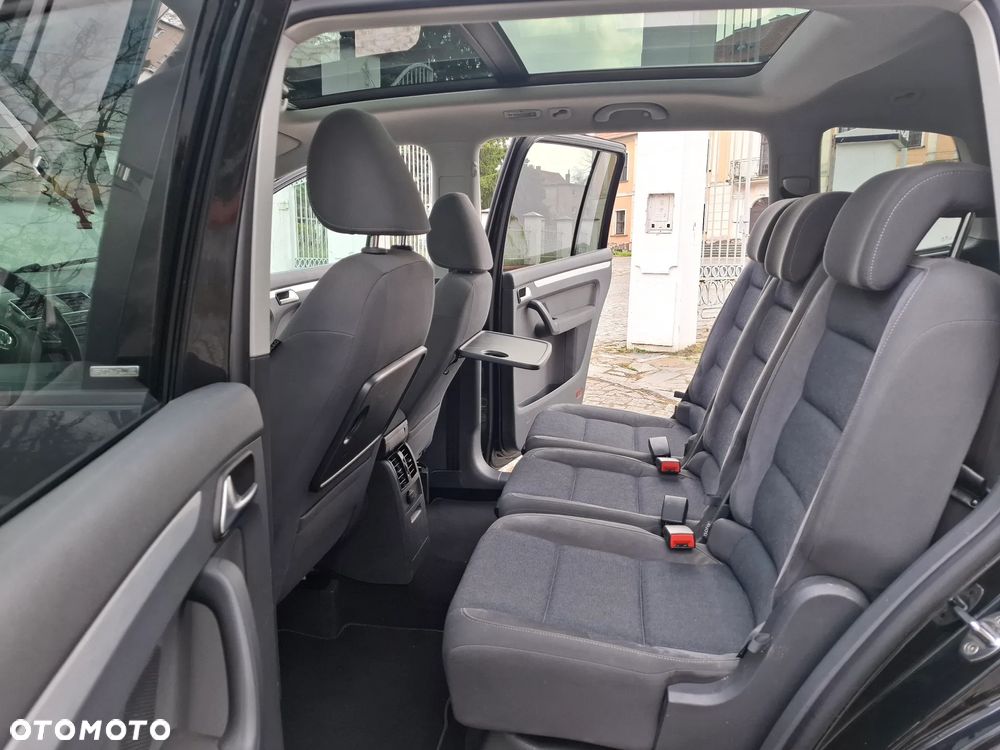 Volkswagen Touran 2.0 TDI DPF BlueMotion Technology STYLE - 12