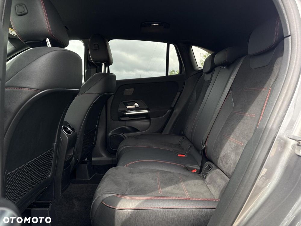 Mercedes-Benz GLA - 18