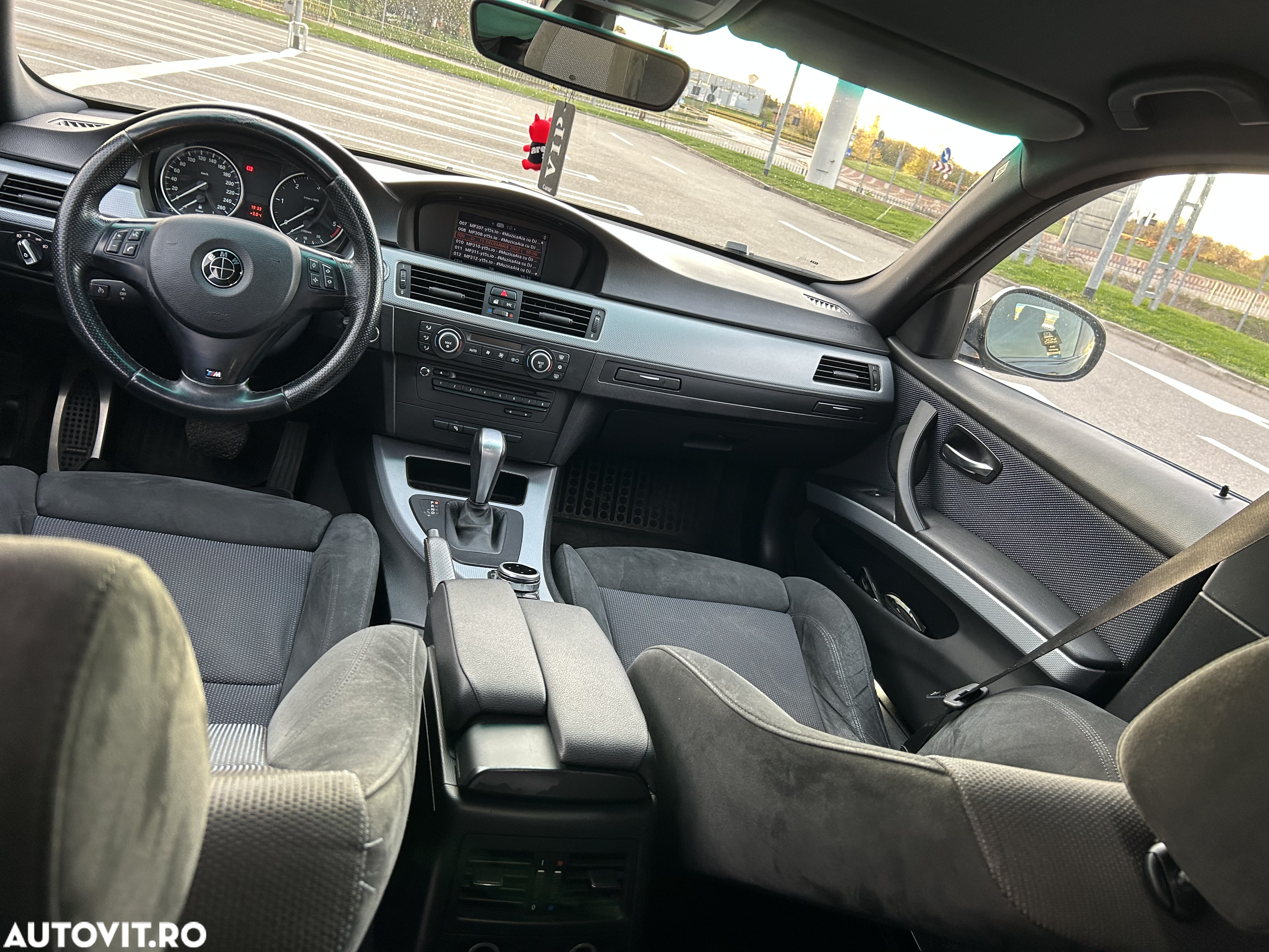 BMW Seria 3 320d xDrive DPF Touring Aut. - 11