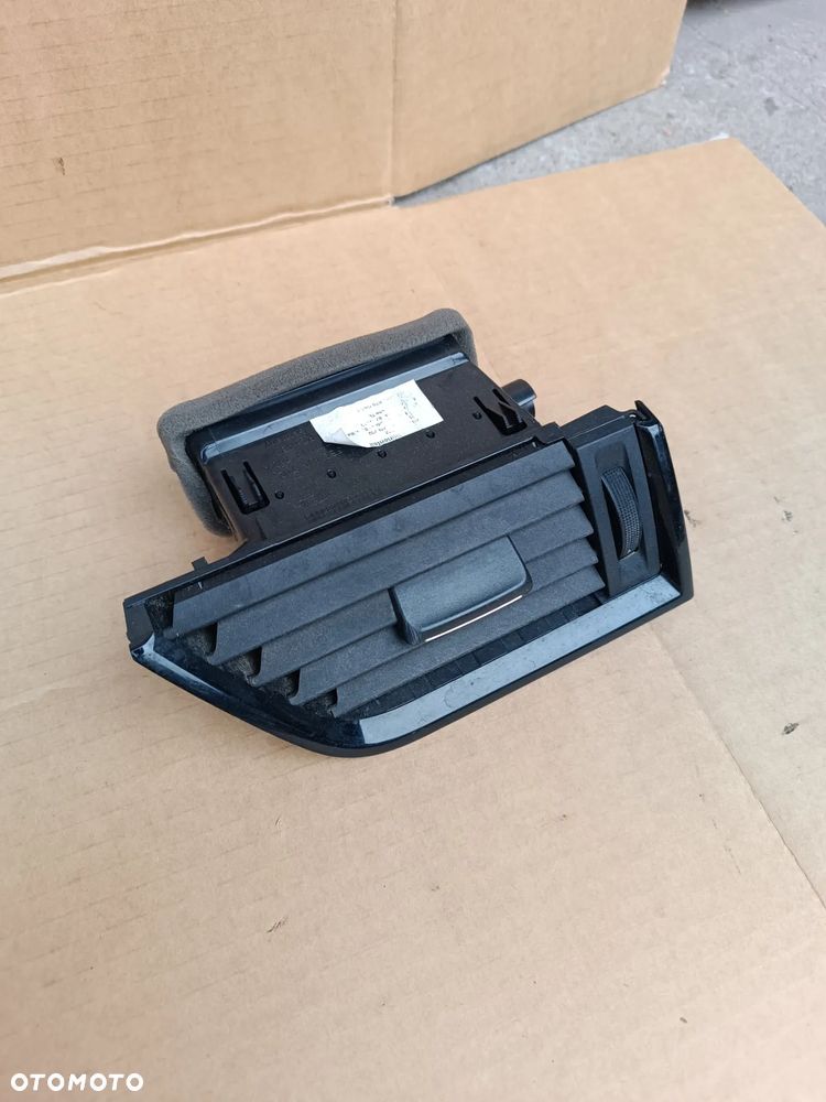 KRATKA NAWIEWU DESKI KONSOLI PRAWY PRZÓD SKODA OCTAVIA III 5E 5E0819702 - 1