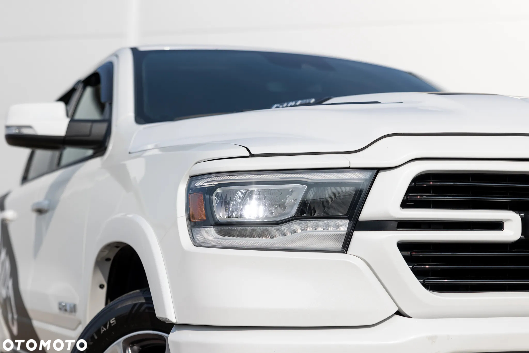 RAM 1500 5.7 Crew Cab Laramie - 2