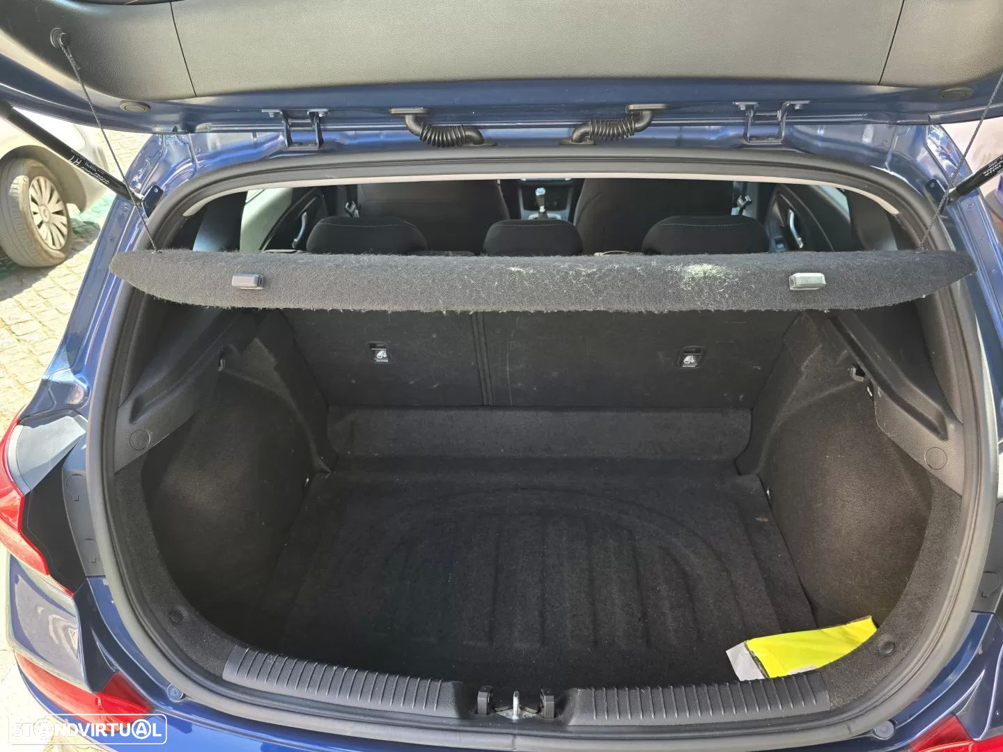 Hyundai i30 1.6 CRDI Blue Comfort+Navi - 12