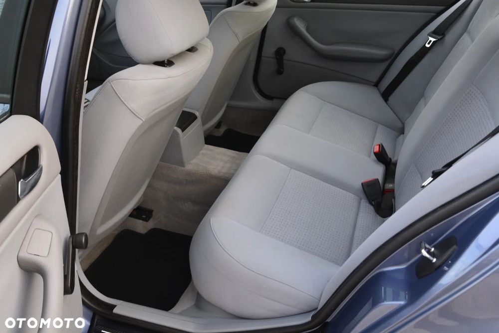 BMW Seria 3 318i - 26