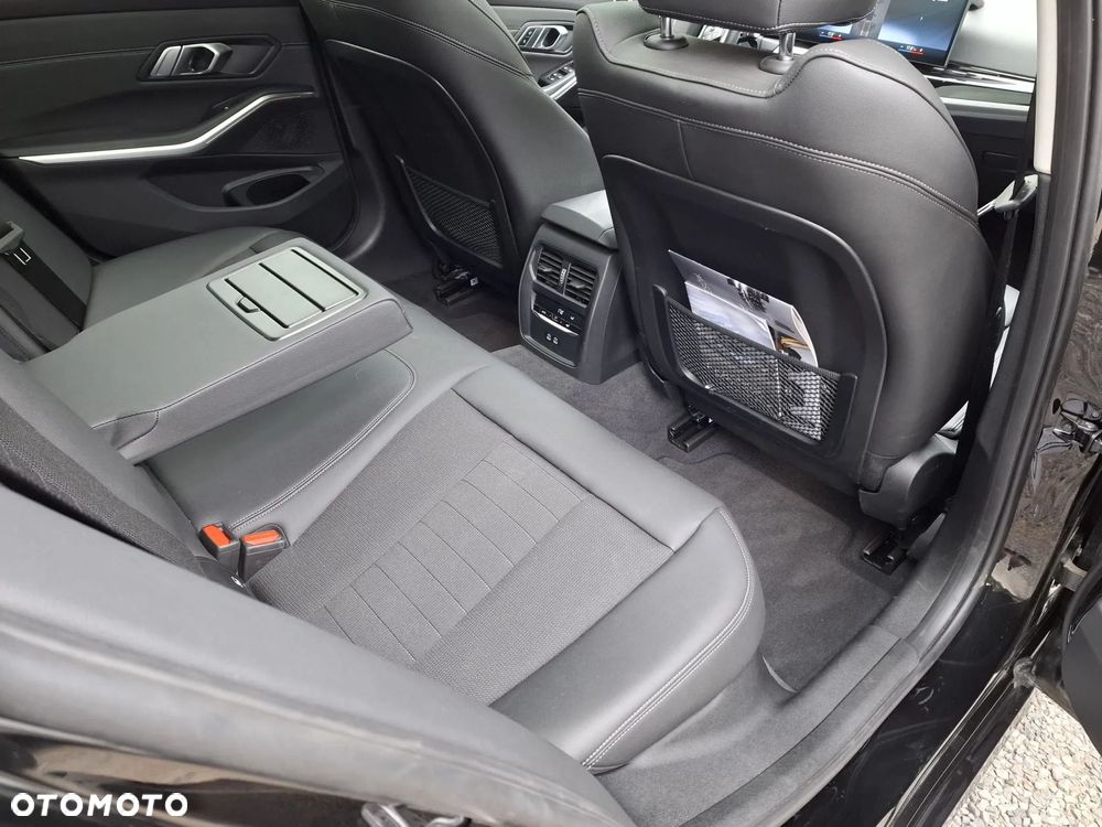 BMW Seria 3 318d - 25