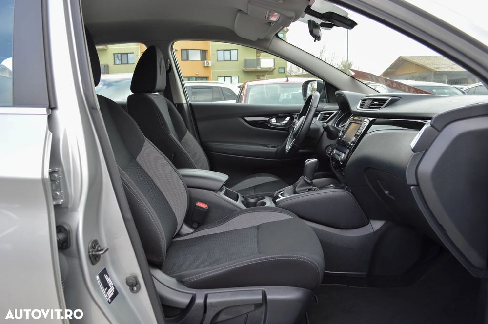 Nissan Qashqai 1.3 DIG-T DCT N-CONNECTA - 24