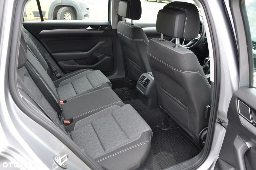 Volkswagen Passat - 28