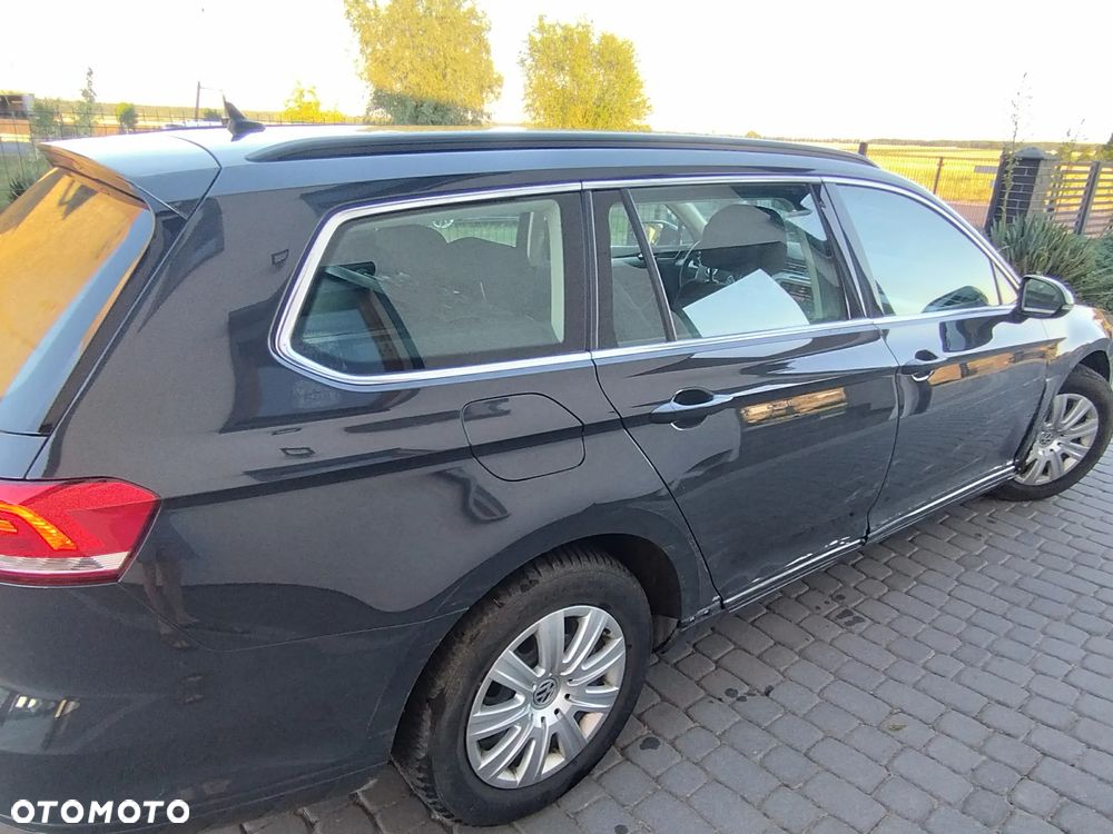 Volkswagen Passat Variant 2.0 TDI SCR DSG BlueMotion Comfortline - 29