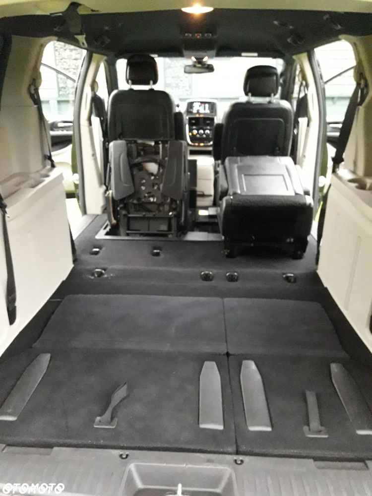 Dodge Grand Caravan - 34