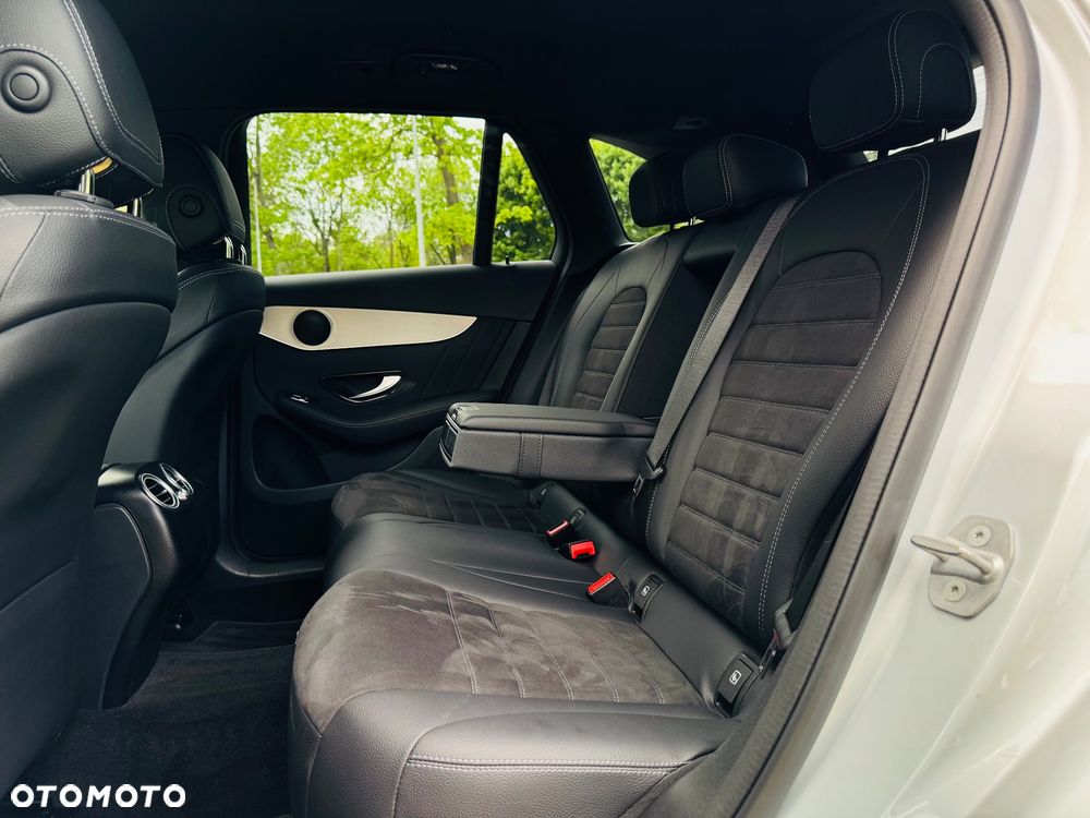 Mercedes-Benz GLC 220 d 4Matic 9G-TRONIC AMG Line Plus - 29