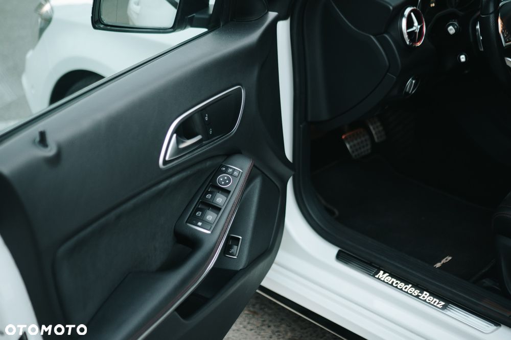 Mercedes-Benz CLA 200 7G-DCT AMG Line - 21