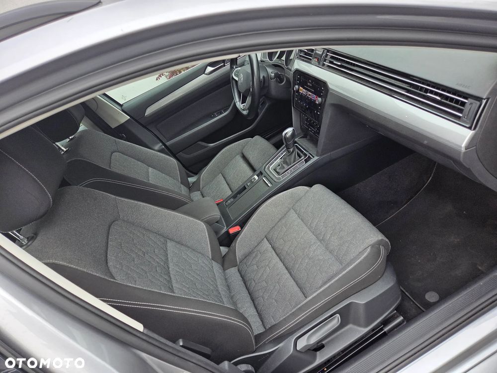 Volkswagen Passat - 13