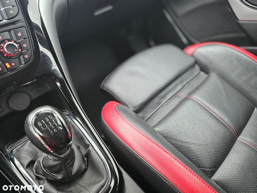 Opel Astra 2.0 BiTurbo CDTI DPF ecoFLEX SportsTourer St - 22