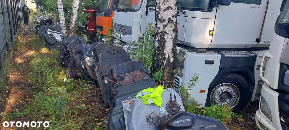 BAK ZBIORNIK PALIWA + POMPKA METALOWY TOYOTA COROLLA E11 LIFT 1.9 D - 3