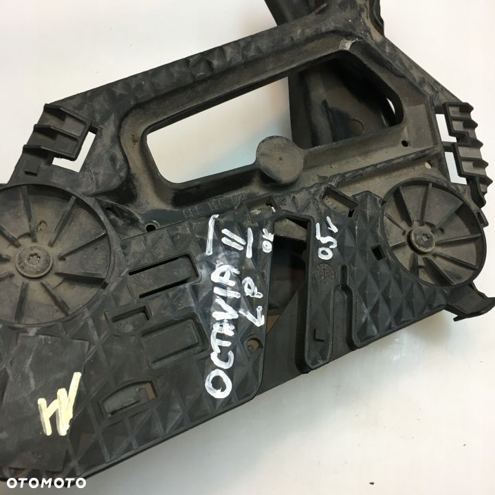 ŚLIZG LAMPY LEWY PRZÓD SKODA OCTAVIA II 1Z0941339 - 7