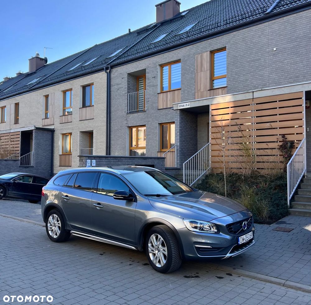 Volvo V60 Cross Country D4 AWD Momentum - 1