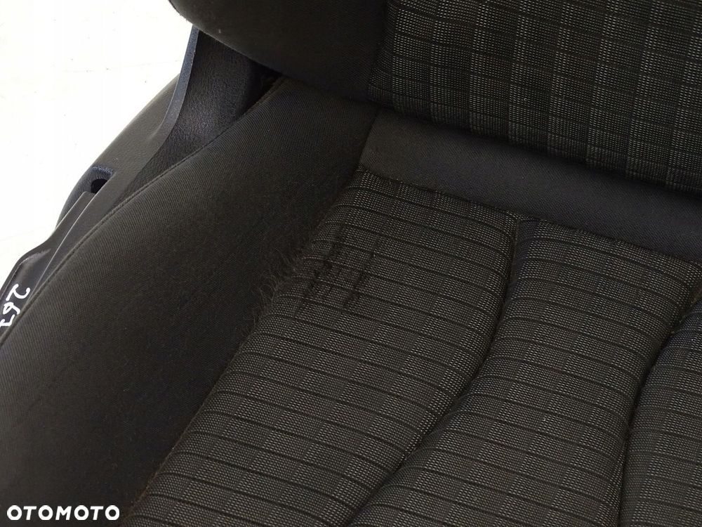 FOTEL PRAWY PRZÓD PASAŻERA AUDI A3 8V SEDAN GRZANY - 4
