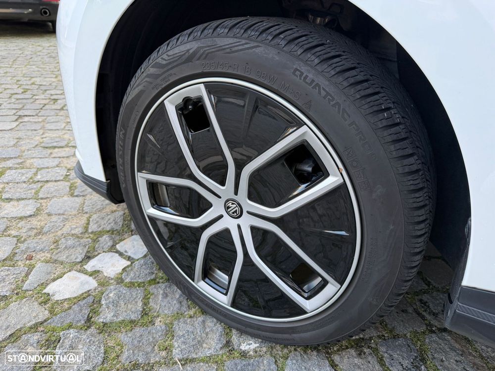 MG MG4 64 kWh Luxury - 32