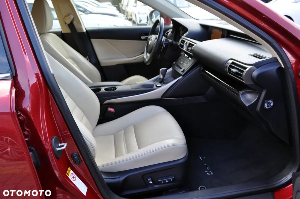 Lexus IS 200t Prestige - 33