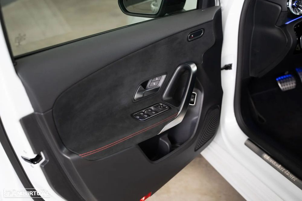 Mercedes-Benz A 250 e AMG Line - 14