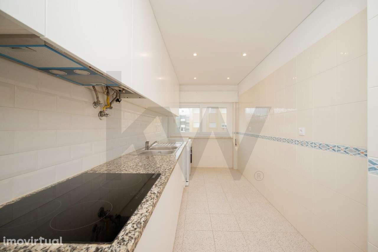 T2 Renovado para arrendamento em S. João do Estoril – Pronto a Estrear - Grande imagem: 3/27