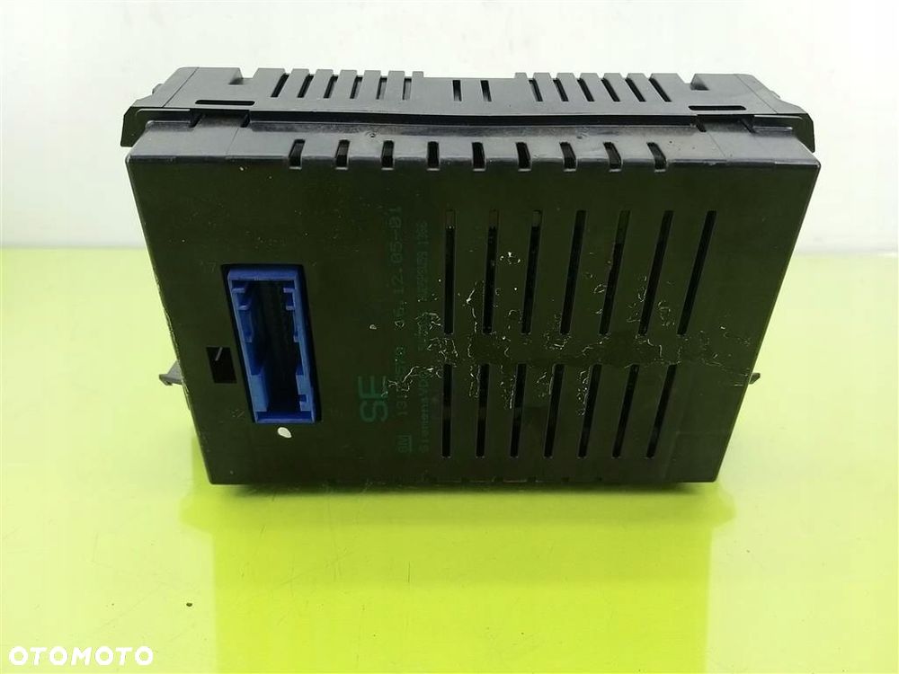 Radio+ wyświetlacz kpl CD 30 FABERYCZNY Opel Zafira B II 2005-2011R 1319074 - 2