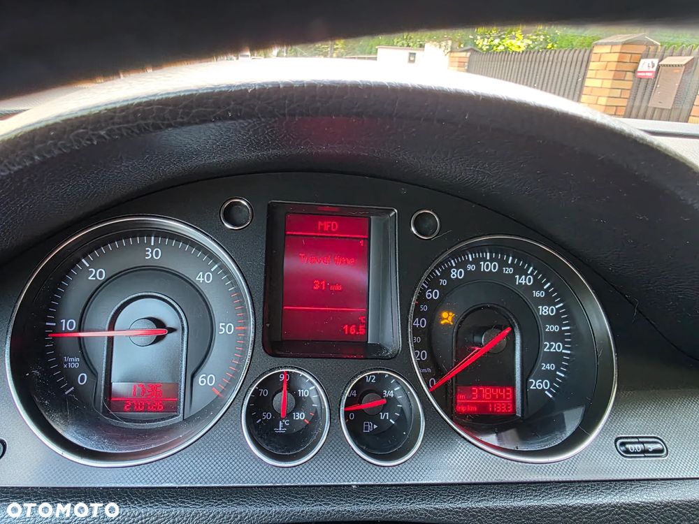 Volkswagen Passat 2.0 TDI Comfortline - 11