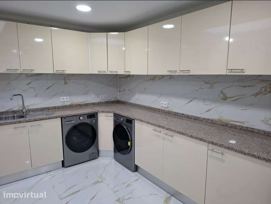 Moradia T4+1 totalmente renovada – Ao Dragão (Campanhã) - Grande imagem: 3/14