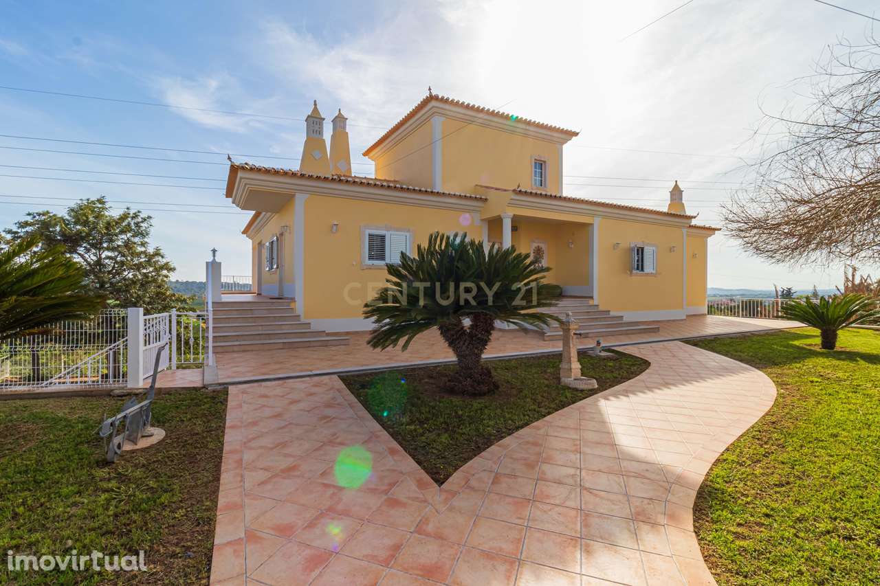 Luxuosa Moradia Isolada em Silves com Jardim e Segurança - Grande imagem: 2/43