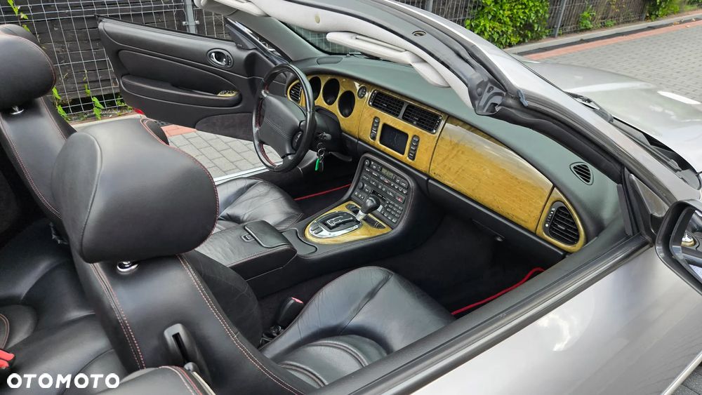 Jaguar XK8 - 25