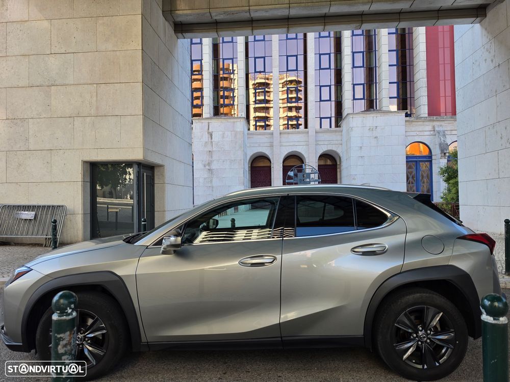 Lexus UX 250h Premium - 4