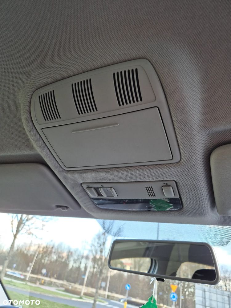 Skoda RAPID 1.6 TDI DPF Ambition Max - 23