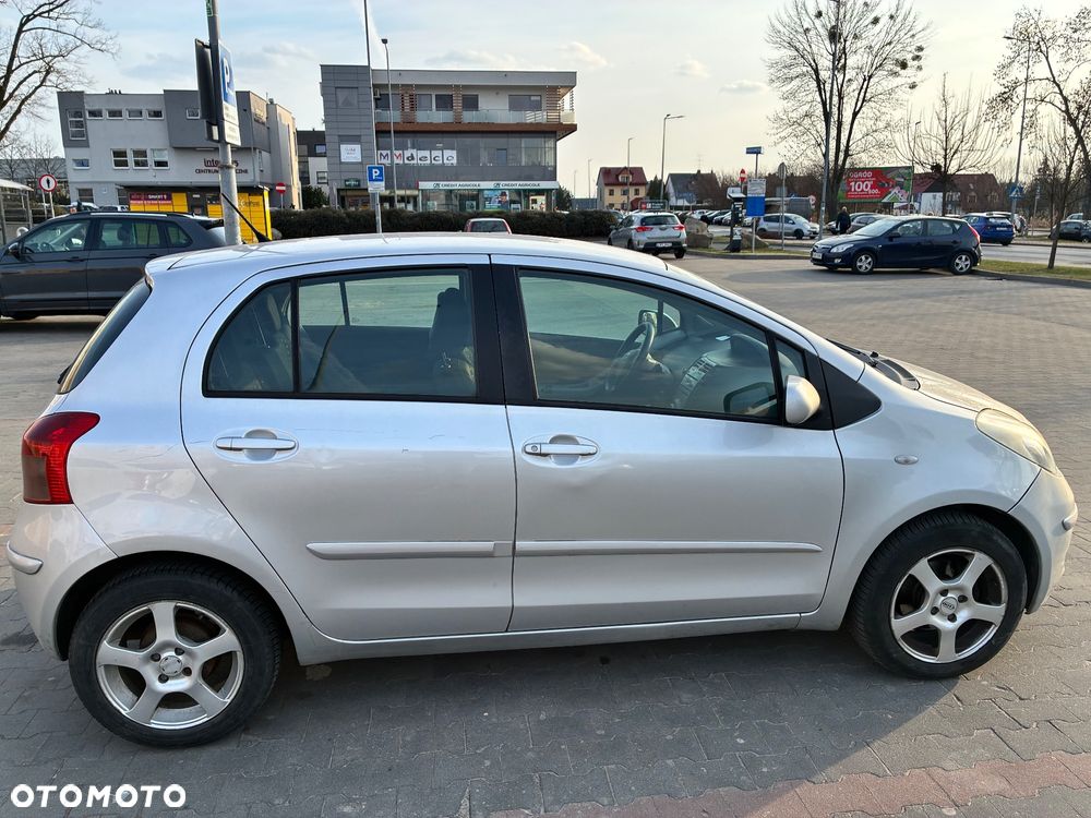 Toyota Yaris 1.3 Blue - 4