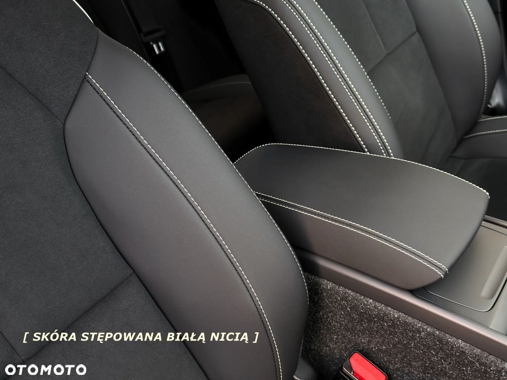 Volvo XC 40 B3 B DKG Ultra Black Edition - 28