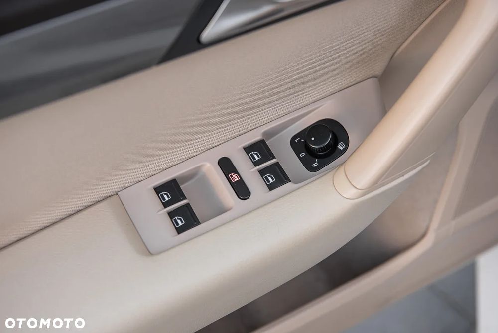 Volkswagen Passat - 16