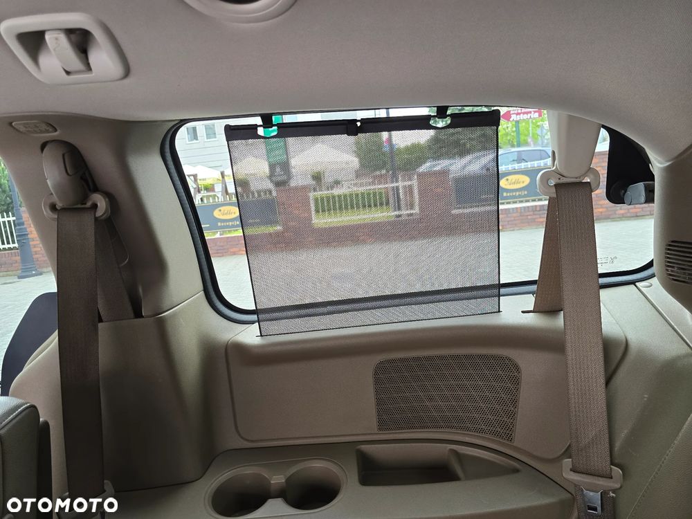 Chrysler Town & Country 3.6 Limited - 19