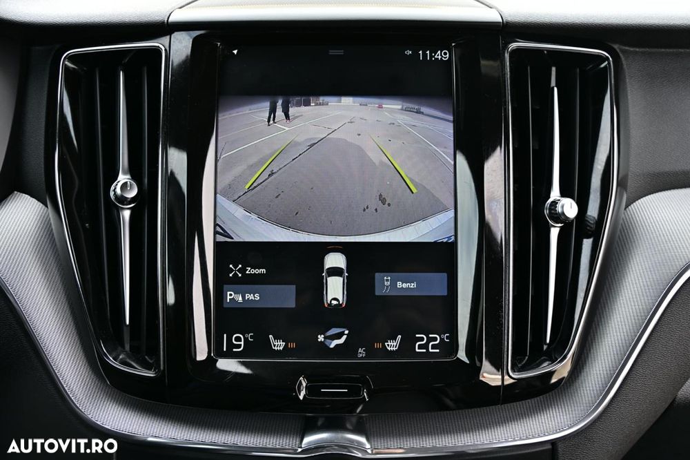 Volvo XC 60 D5 AWD Geartronic RDesign - 24