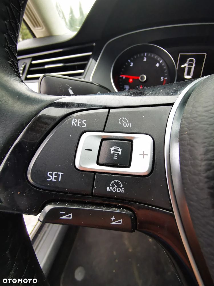 Volkswagen Passat 2.0 TDI BlueMotion Technology Highline - 21