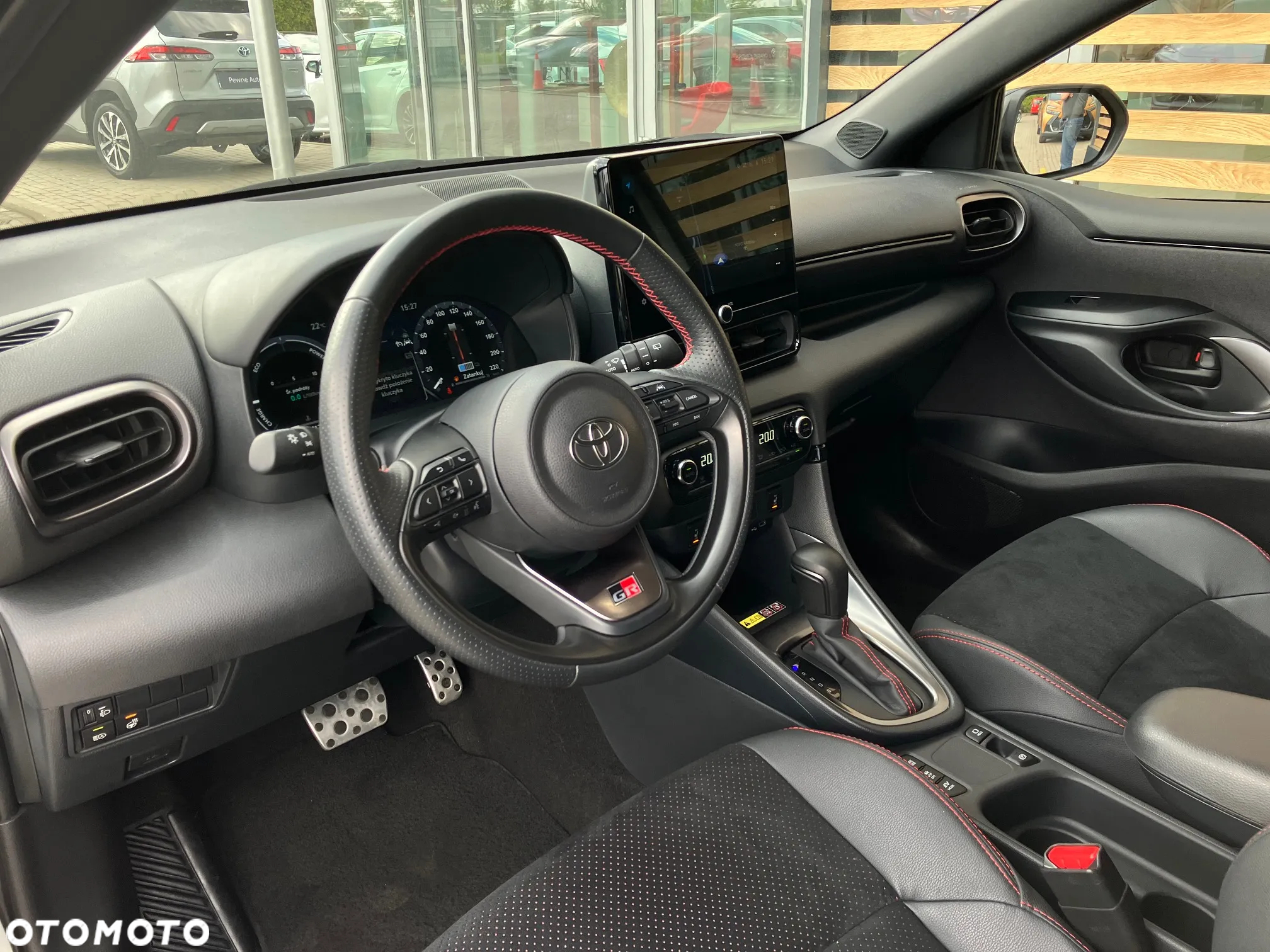 Toyota Yaris Hybrid 1.5 GR Sport - 33
