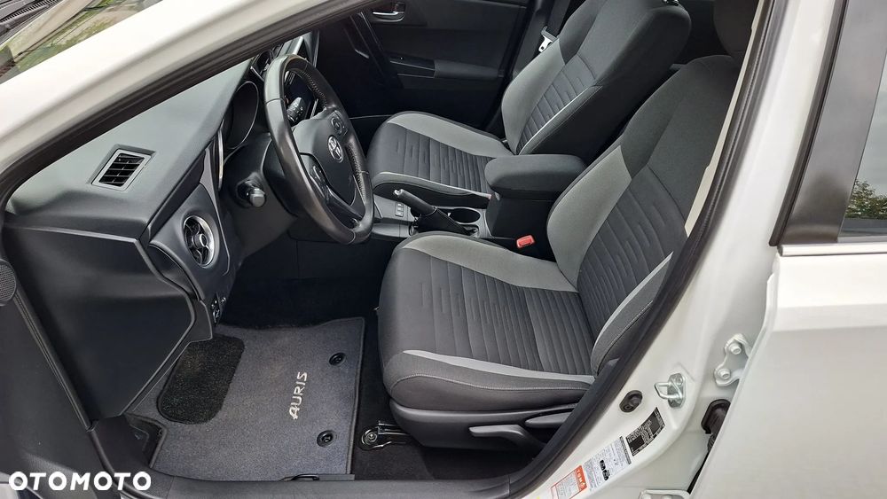 Toyota Auris 1.8 HSD Luna - 22
