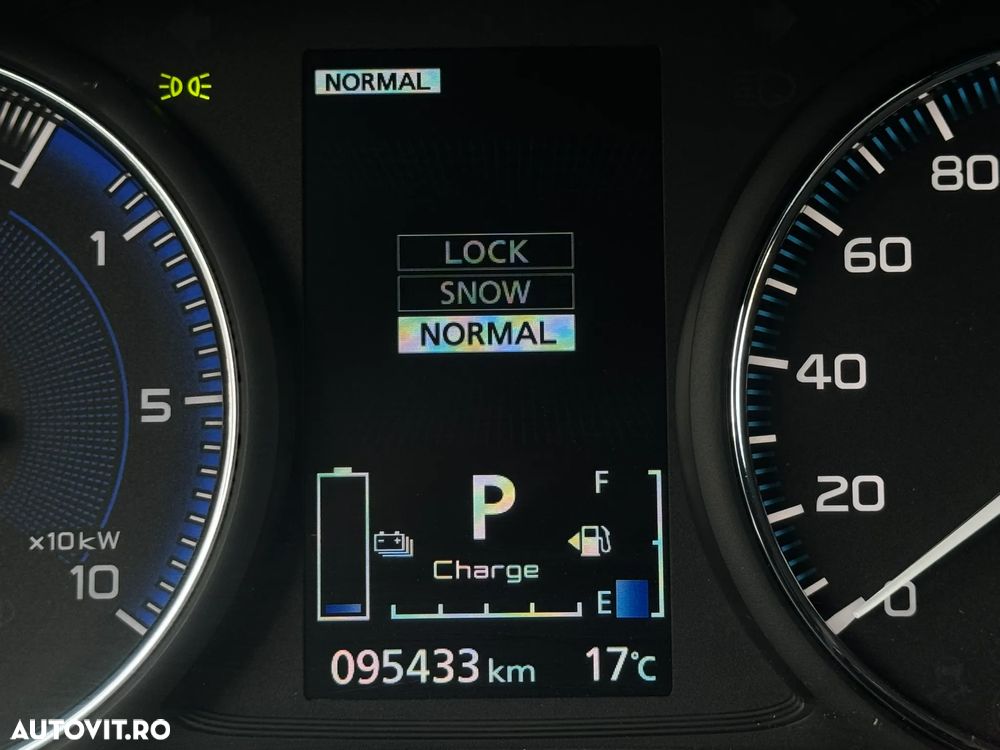 Mitsubishi Outlander 2.4 4WD Plus - 25