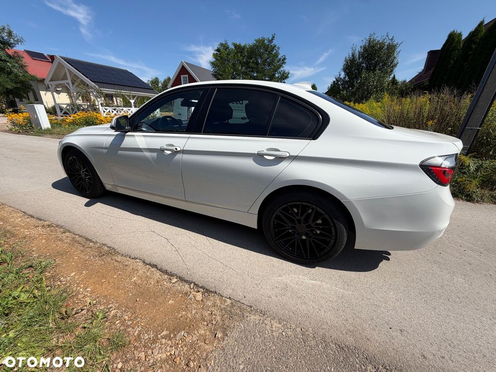 BMW Seria 3 320i xDrive Sport Line Shadow - 3