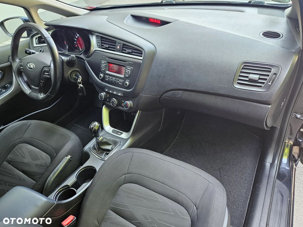 Kia Ceed 1.4 CVVT Dream-Team Edition - 17